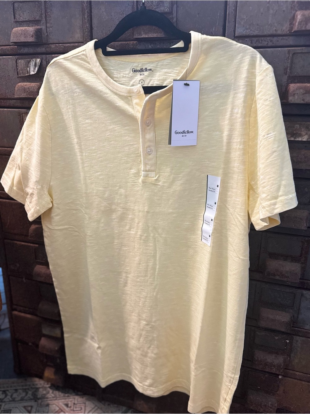 Goodfellow & Co Men’s Pale Yellow Henley Short Sleeve Shirt